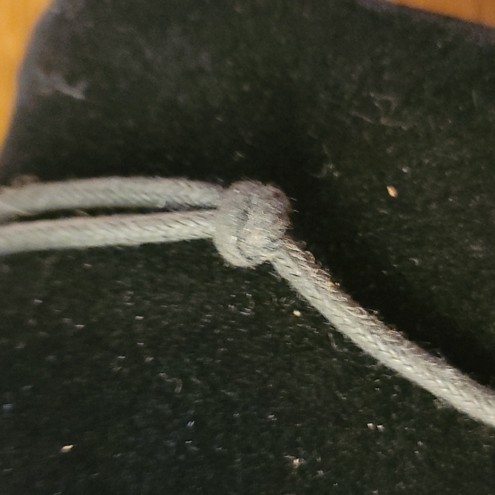 Faux shark tooth necklace - Picture 4 of 5